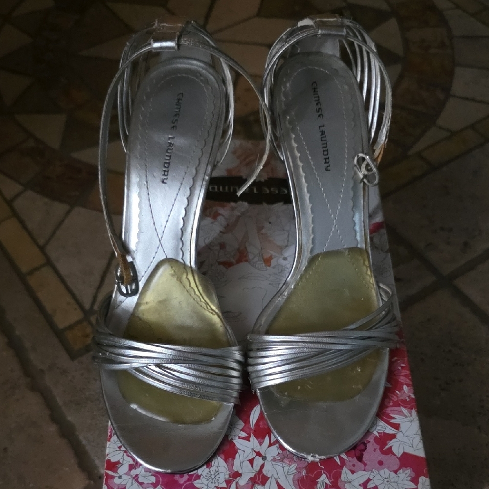 Chinese LAUNDRY Metallic Silver Heels NEW